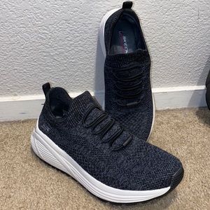 NEW Sketchers sneakers 👟